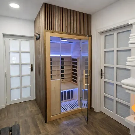 Four Bedroom Luxury By The With Infrasauna And Grill Willa