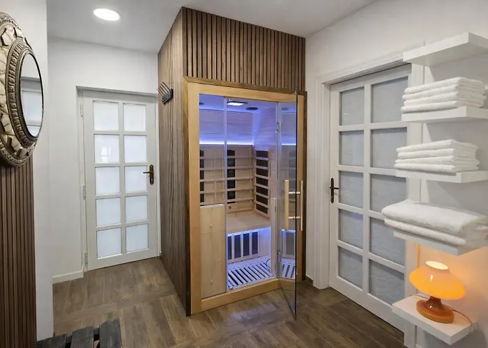 Four Bedroom Luxury By The With Infrasauna Vila