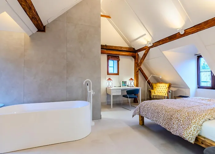 Four Bedroom Luxury By The With Infrasauna Vila Jevany